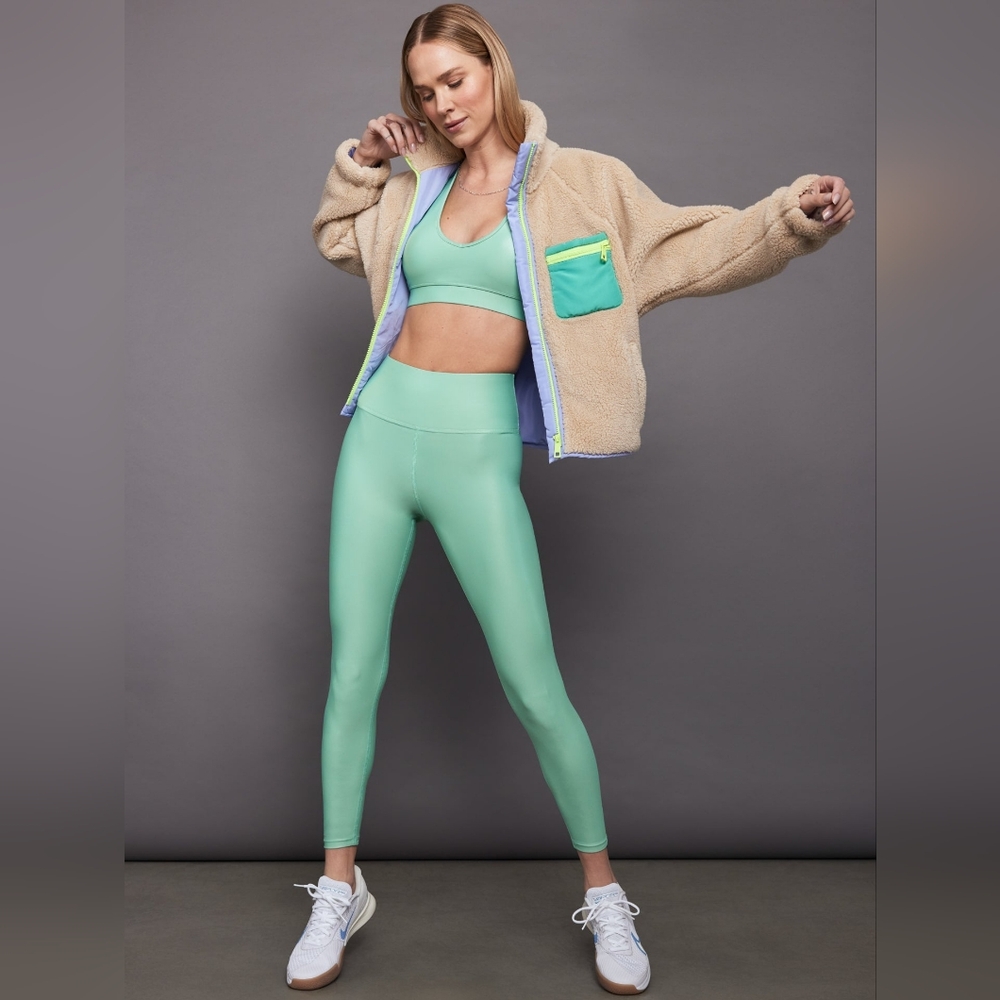 NWOT!! High Rise 7/8 Legging in Takara Shine Size Small.